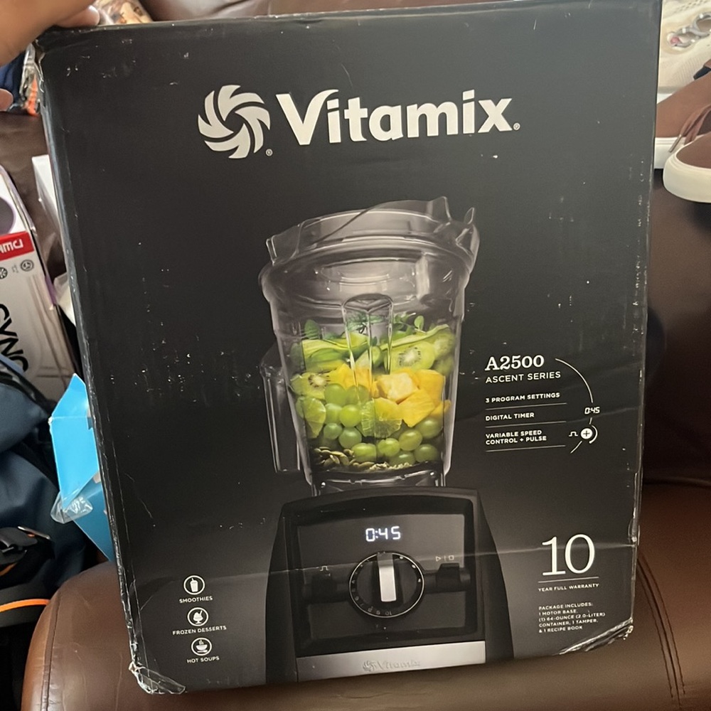 Black Vitamix A2500 Ascent Series Blender